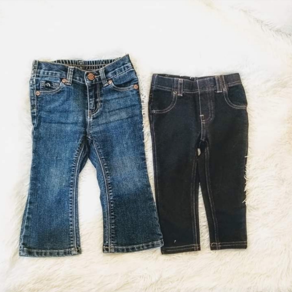 👖 Set of Two 18 Month jeans👖